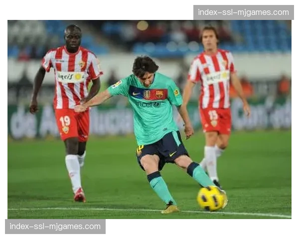 雨中激战,加的斯主场对阵阿尔梅里亚的比赛因场地积水两度中断 雨中激战,加的斯主场对阵阿尔梅里亚的比赛因场地积水两度中断