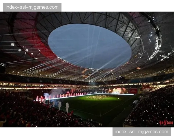 特写:守护者队百岁人瑞球迷见证第80个主场开幕战 特写:守护者队百岁人瑞球迷见证第80个主场开幕战